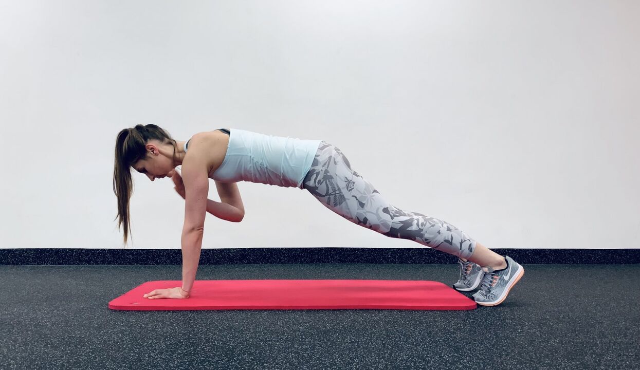 Shoulders touch in the plank